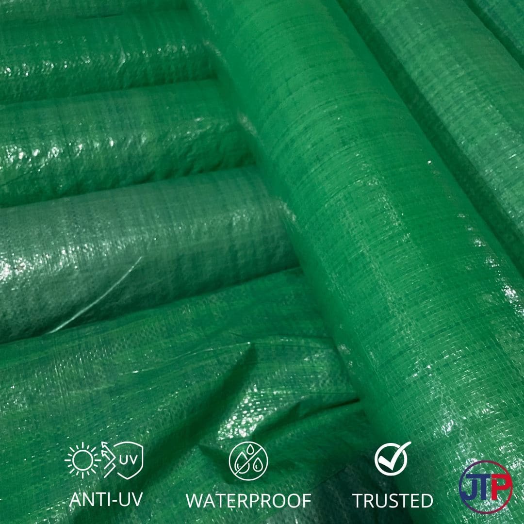 Proses quality control lembaran terpal sebelum pengiriman